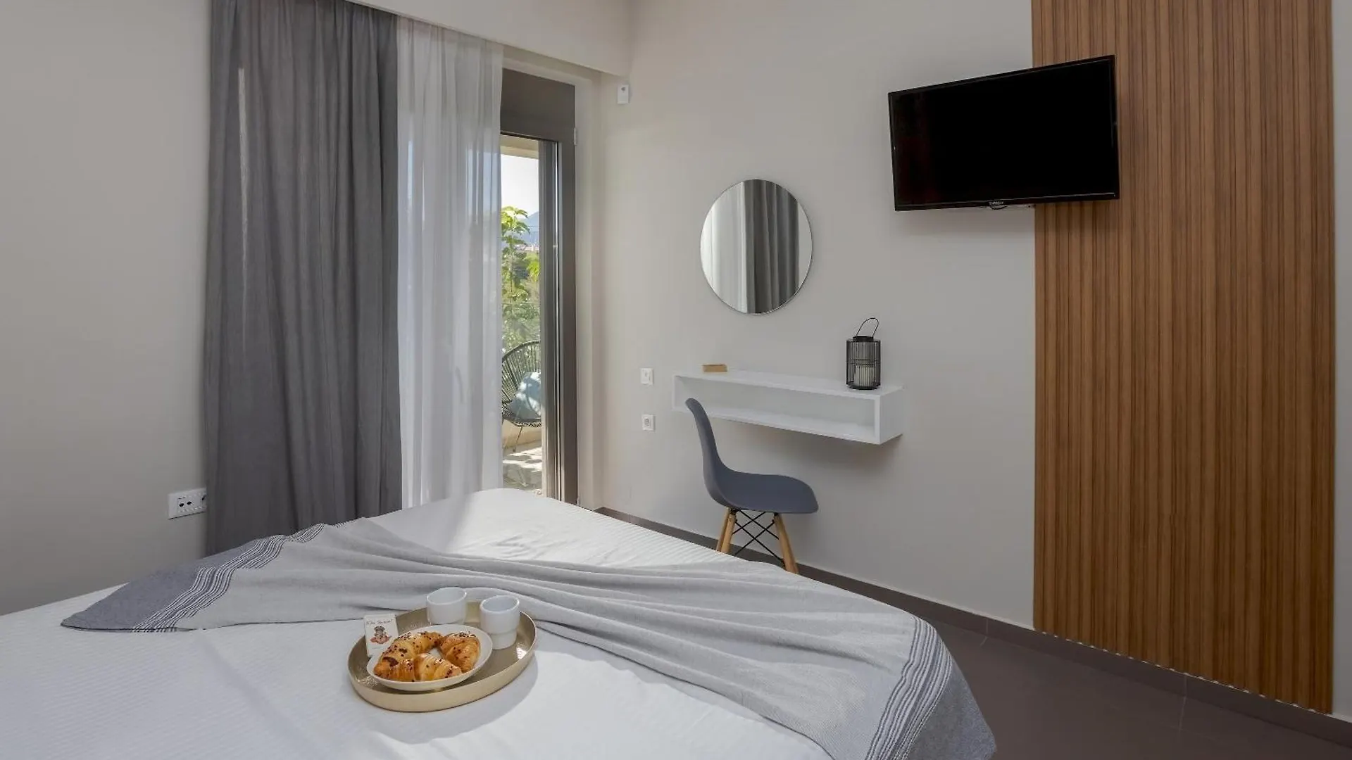 Crystal Sun Luxury Villa Giofirakia